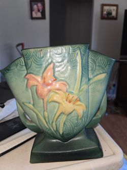 Roseville Pottery "Zephyr Lily" fan vase