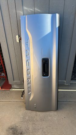 2018. Toyota tacoma. Tail gate