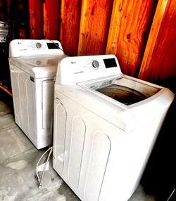 Washer dryer set