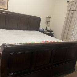 6 Piece Bedroom Set. King.