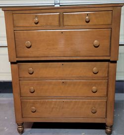 VINTAGE WOODEN CHEST OF DRAWERS