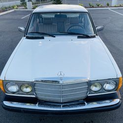 1982 MERCEDES BENZ 240D