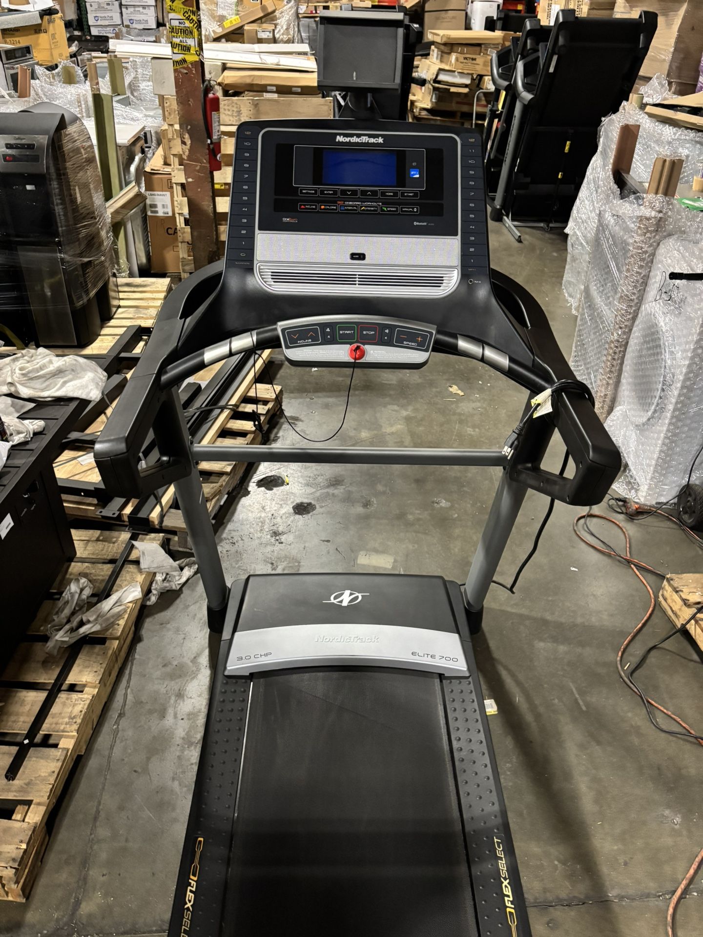 Nordictrack Elite 700 Treadmill 3.0CHP motor - With Incline And Foldable Space Saver