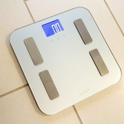 Glass digital display bathroom body weight smart scale

