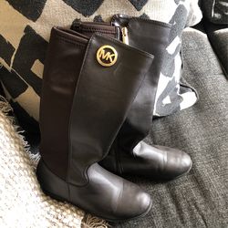 Young Girls Boots MK