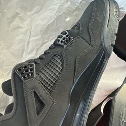 Black cat Jordan 4