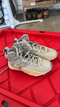 Under Armour High-Top Sneakers (USA 1Y)