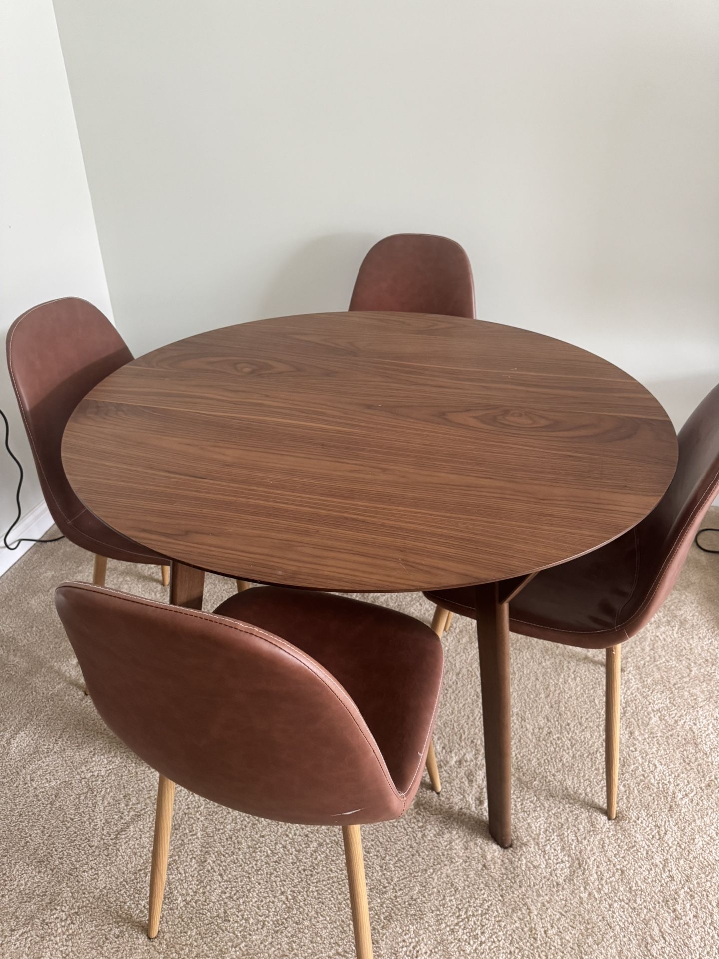 42” Dining table w/ 4 Chairs