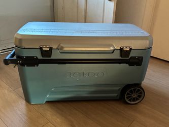 IGLOO Hard Sided 110 qt Cooler ￼w/ wheels, and sliding handle