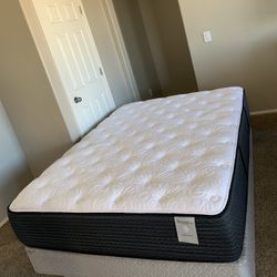 QUEEN PLUSH MATTRESS AND FREE BOX SPRING