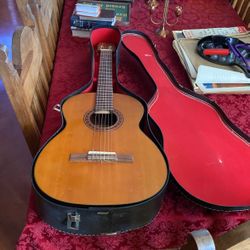 Vintage FRANCISCAN Acoustic Model , C231 Yr .