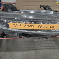 Two thousand nineteen honda  Accord, sedan Right front headlamp