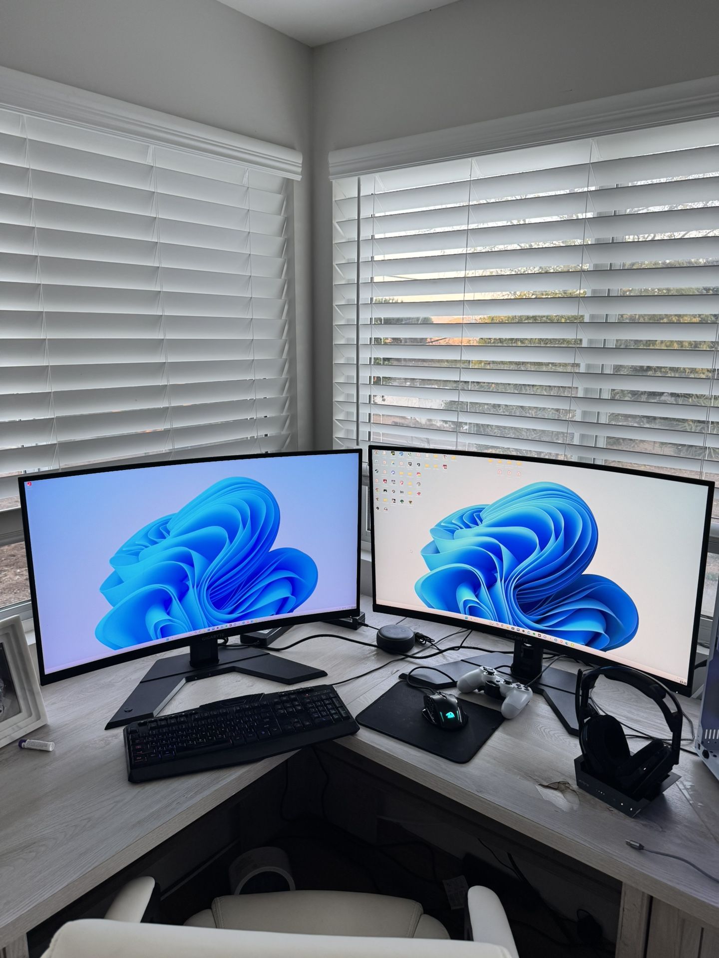 Selling 2 32” Curved Gaming monitors