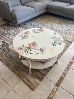 Floral coffee table large round.