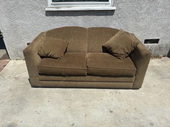 Delivery Available / Full Size pull out couch sleeper