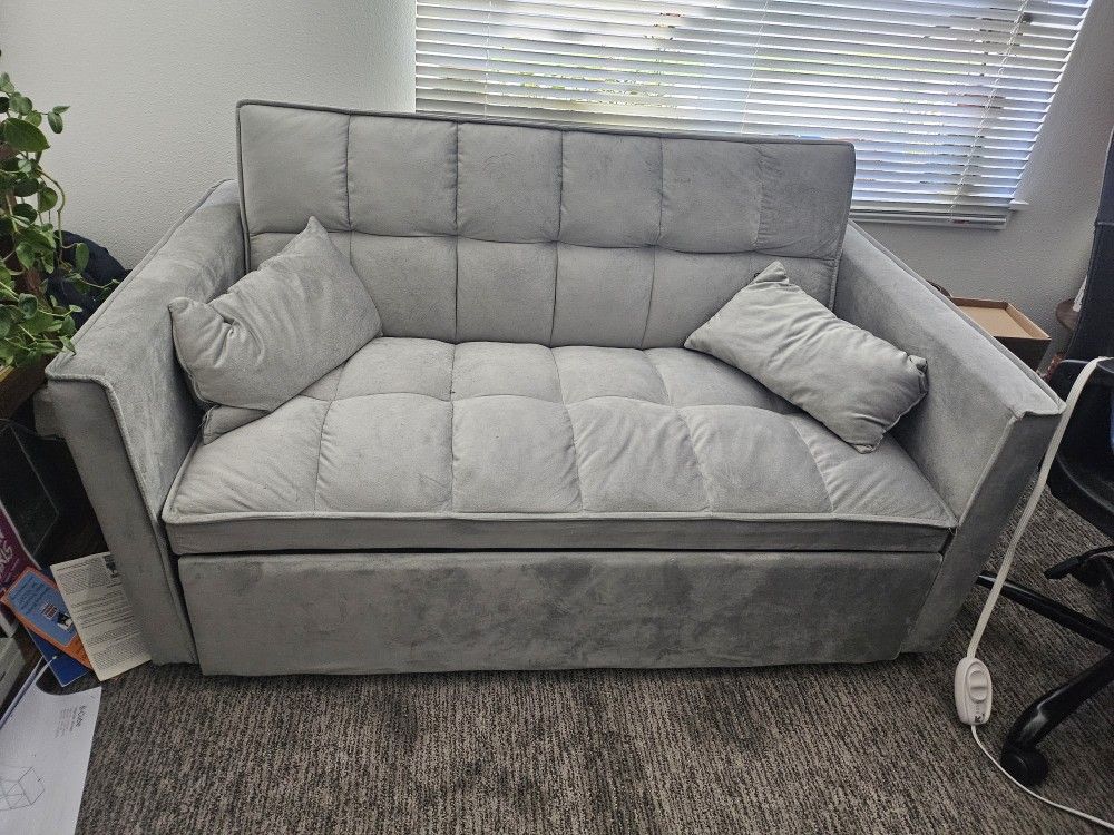 PULL OUT COUCH