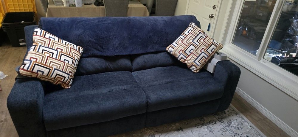 Dual Recliner Full Size Sofa Couch Extremely Comfortable