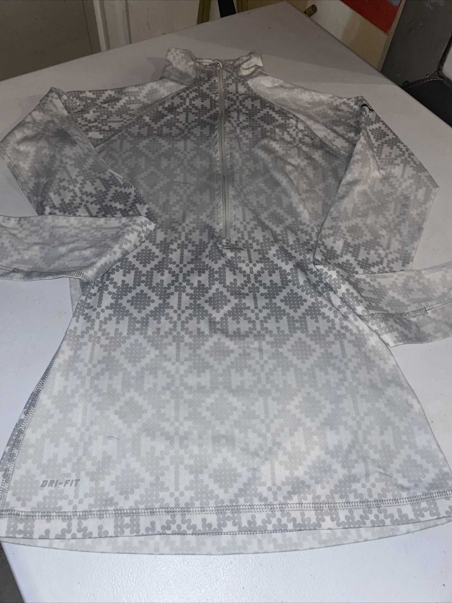 Nike Pro 1/2 Zip Running Pullover Size SMALL Gray White Geometric Long Sleeve