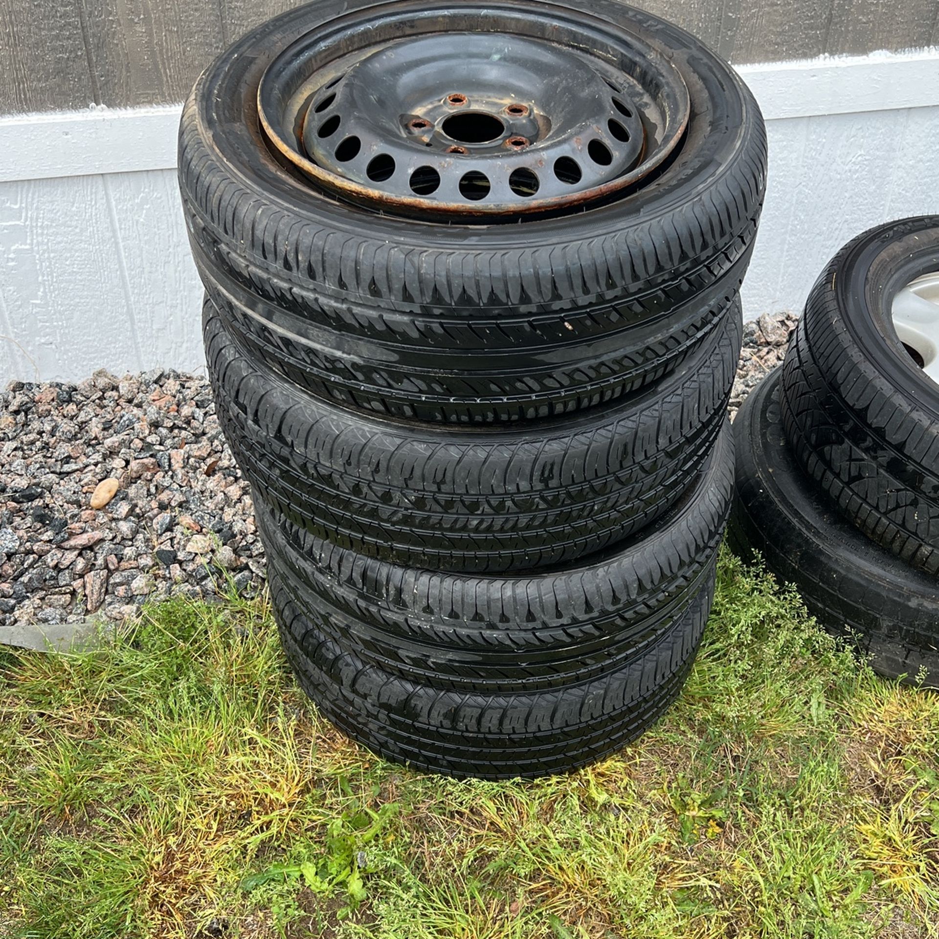 Nissan Sentra Factory Wheels & Tires 205/55/16
