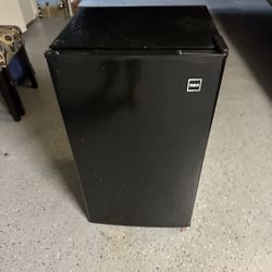 Great RFR321-B-Black-COM RFR321 Single Mini Refrigerator-Freezer Compartment-Adjust...