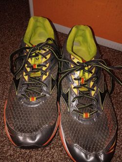 Mizuno  10.5 men shoes