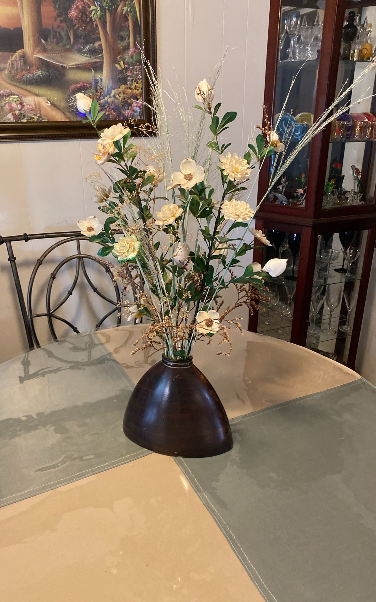 Bouquet of flowers that made of seashells