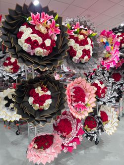 Large Luxury Rose Bouquet with Decorative Wrap