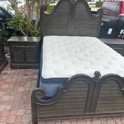 Queen Bedroom Set 