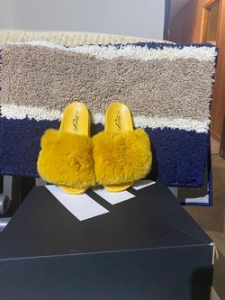 Fur slipper for little girls. Size 6