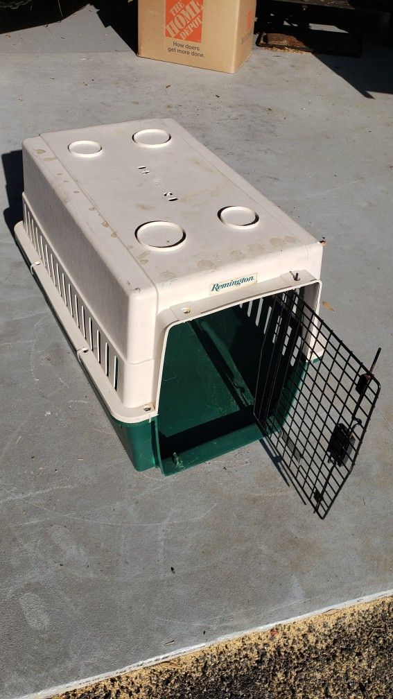 Plastic - Small / Medium Animal/ Dog Crate
