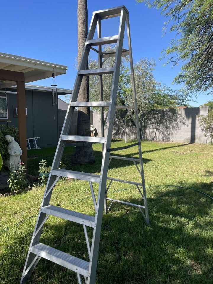 Aluminum Ladder - 8ft - 8 Steps