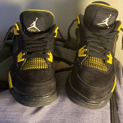 Air Jordan 4 Retro Thunder 