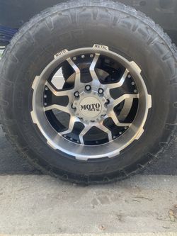 CUSTOM Alloy Moto Metal MO957 Black/Chrome 20”x12.5” With Old Tires