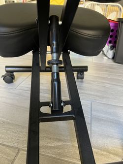 Ergonomic, kneeling chair