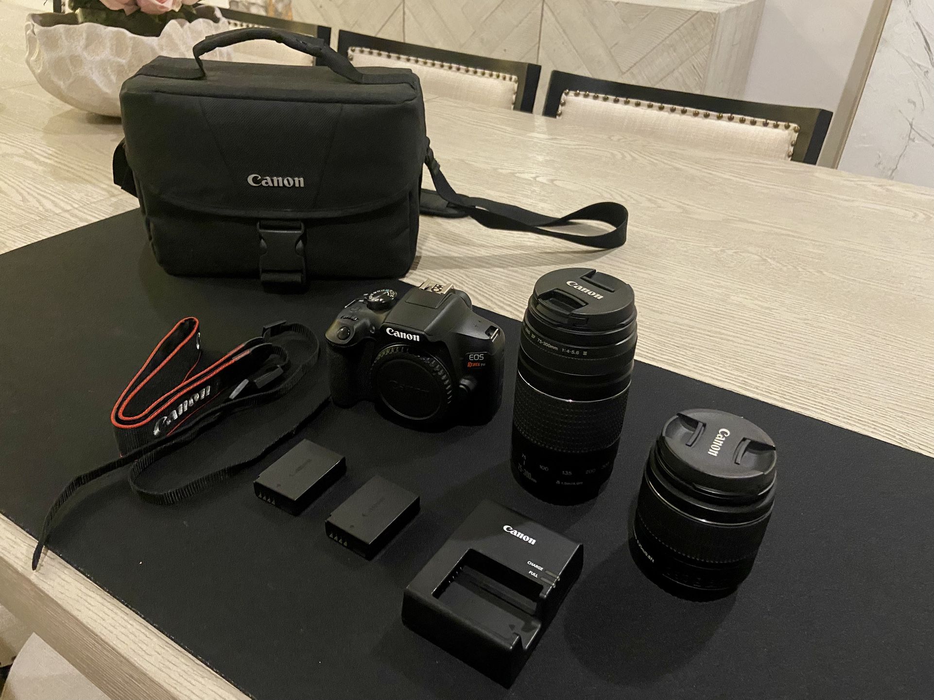Cannon EOS Rebel T6/ Combo Pack