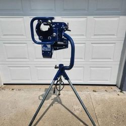 Bata B1 Curve Pitching Machine
