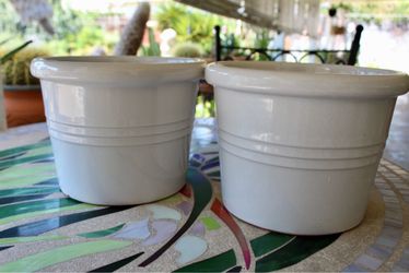 A pair of beautiful made in Italy small ceramic pots