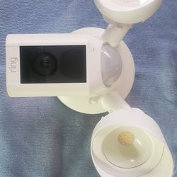 Almost new Ring security floodlight cam plus - $110 (Murrieta)