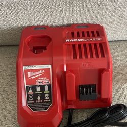 Milwaukee M18 & M12 Multi-Voltage Rapid Charger