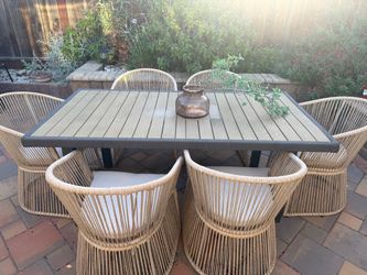 Outdoor dining room, set everything in the picture included