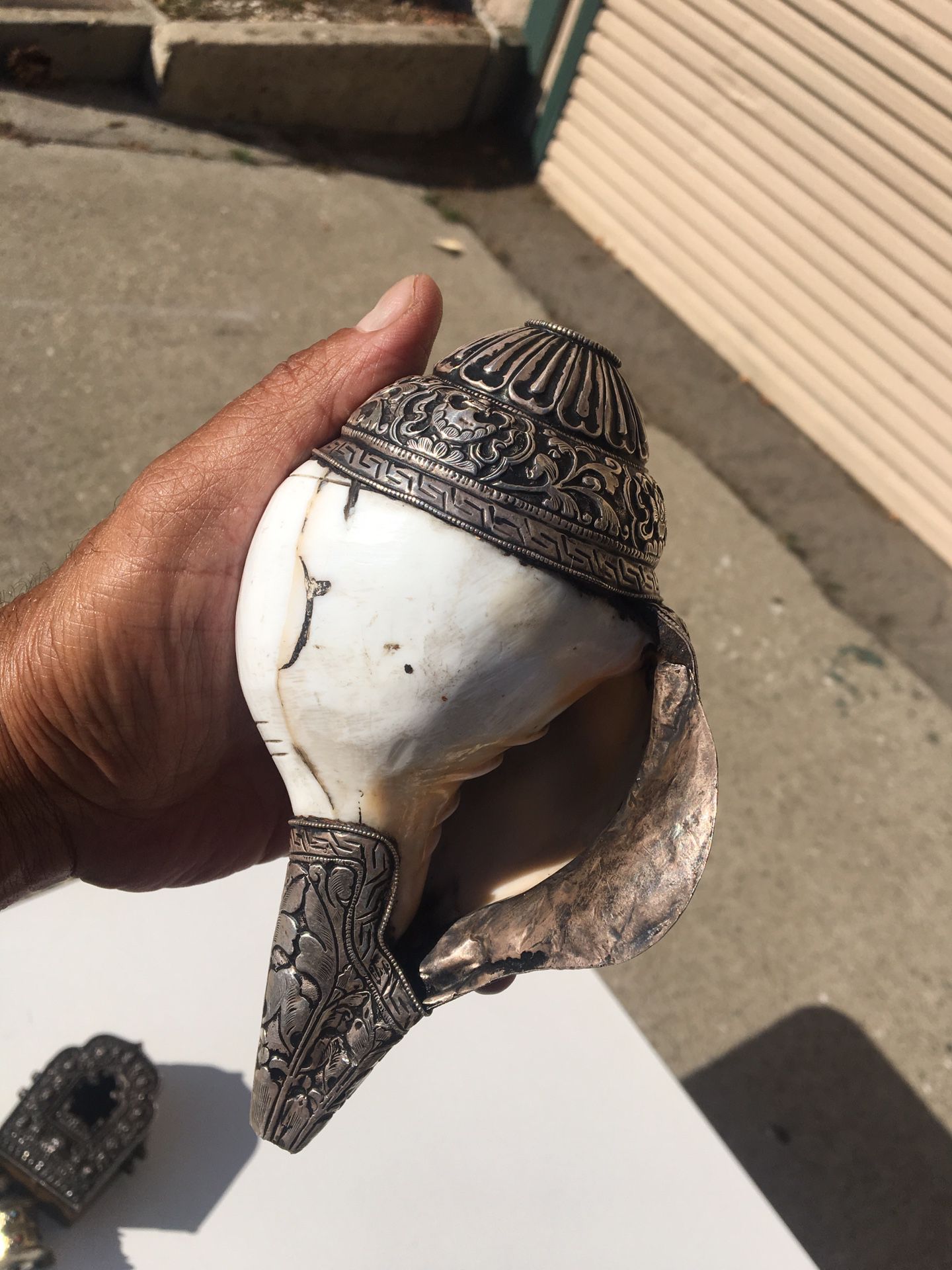 Tibetan sea shell and other articles