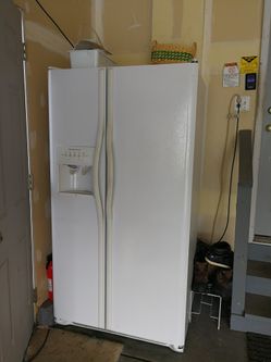 Frigidaire side-by-side Refrigerator