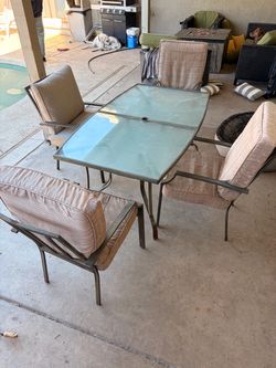 Patio dinning table with 4 chairs