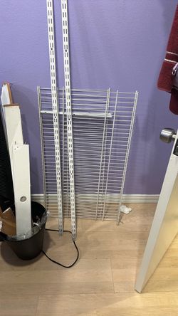 Closet shelving