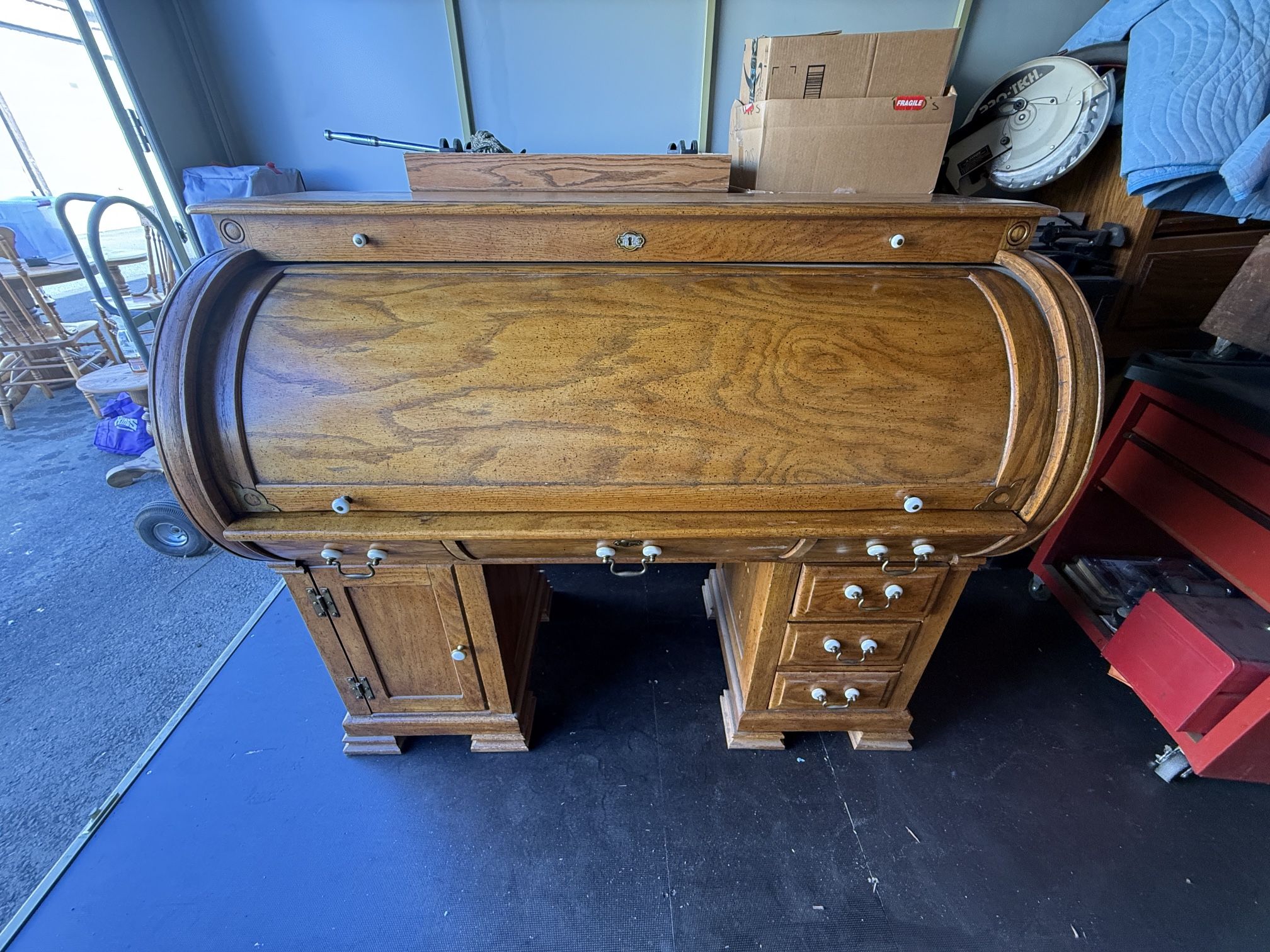 🪵 Vintage Oak Roll-Top Desk