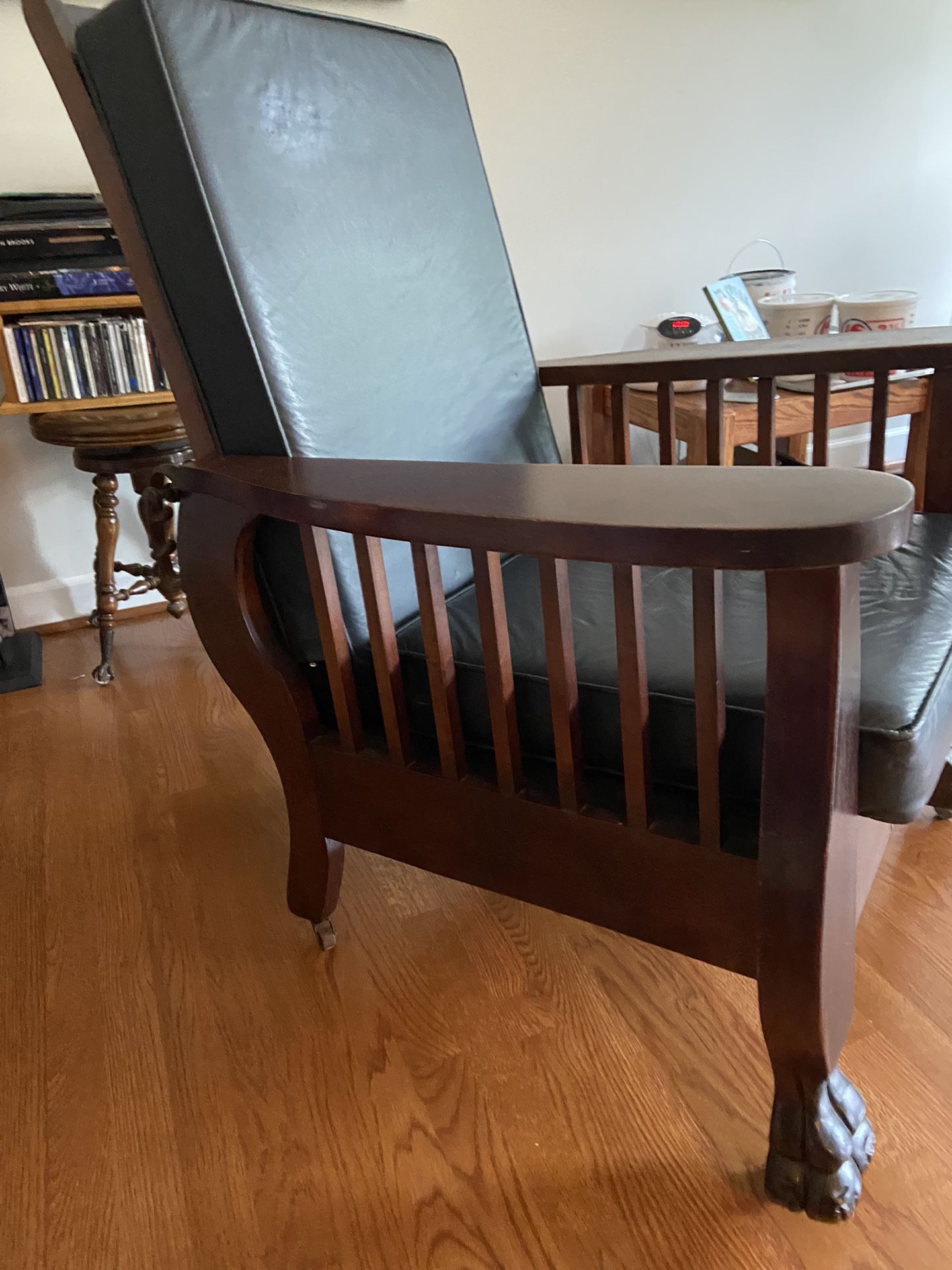 Lovely Mission Style Chair/Recliner