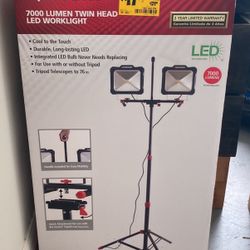 BRAND NEW UNOPENED - Husky 7000 Lumen Twin Head LED Worklight $80 Obo