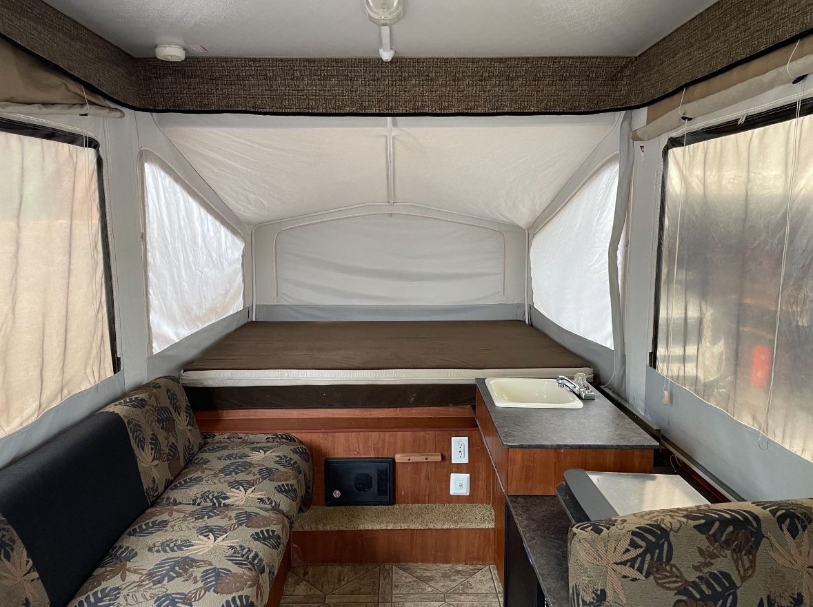 2012 Pop Up Camper