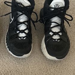 Kyrie (Size 12) 