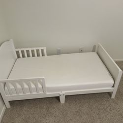Toddler bed with mattress